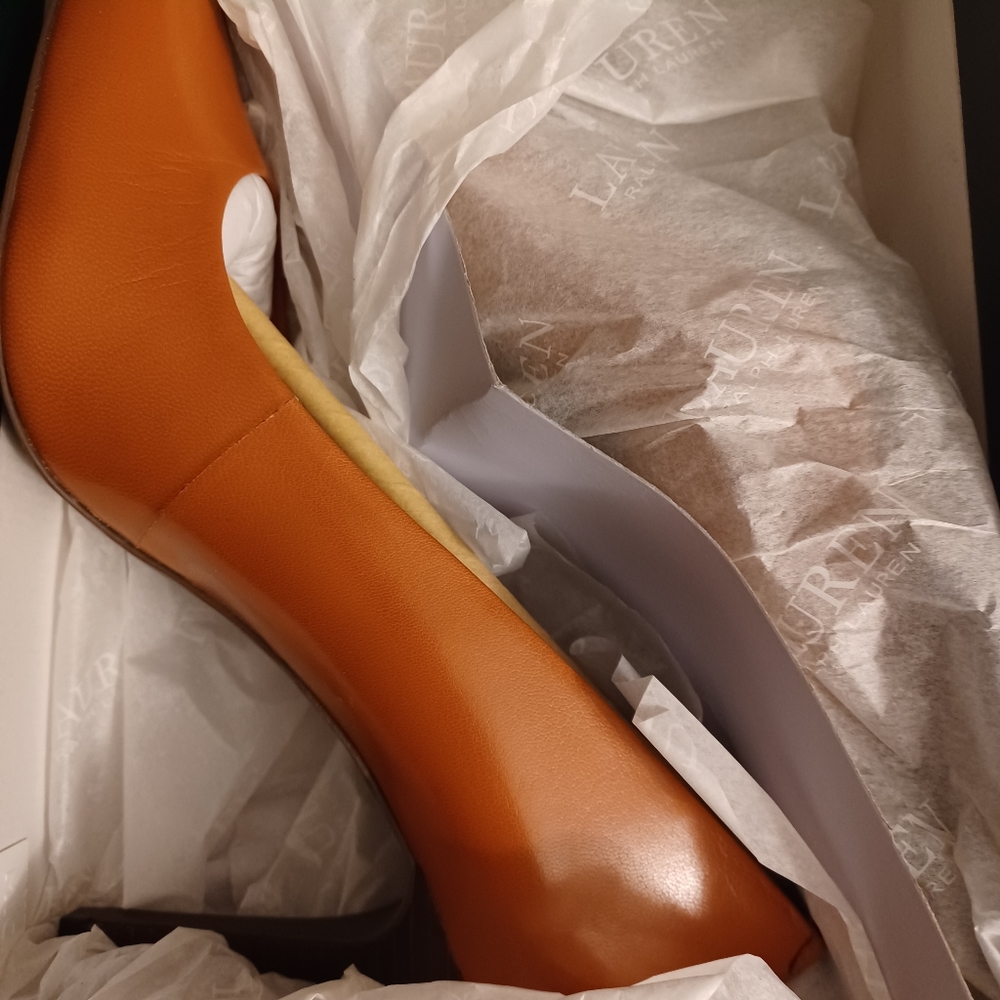 Shoes - Picture 8 of 9